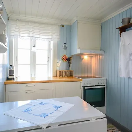 Nostalgiske Halsebostua *