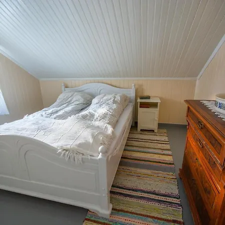 Holiday home Nostalgiske Halsebostua