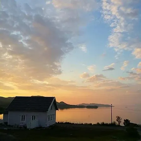 Nostalgiske Halsebostua 度假居 *