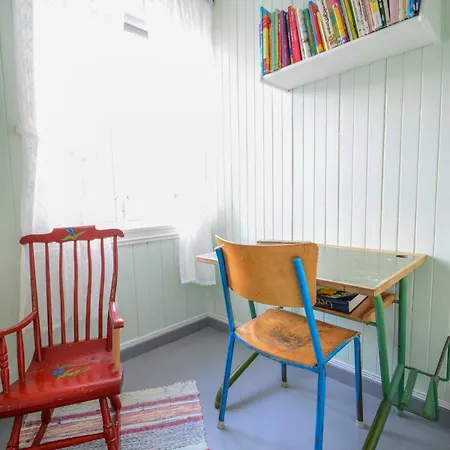 Holiday home Nostalgiske Halsebostua