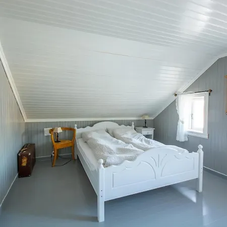 Nostalgiske Halsebostua بيت للعطل هارستاد