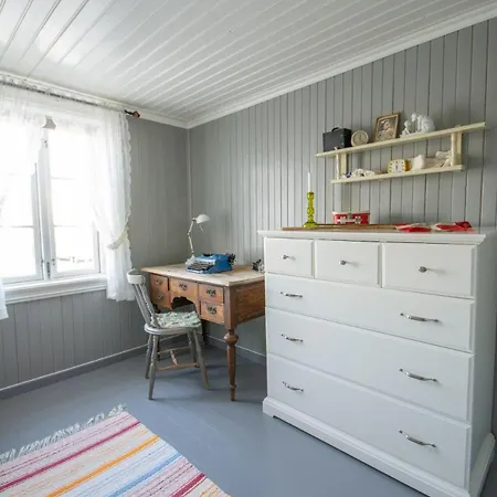 Nostalgiske Halsebostua *