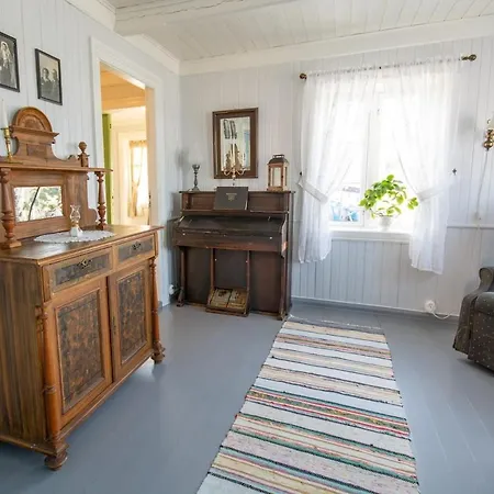 Nostalgiske Halsebostua *